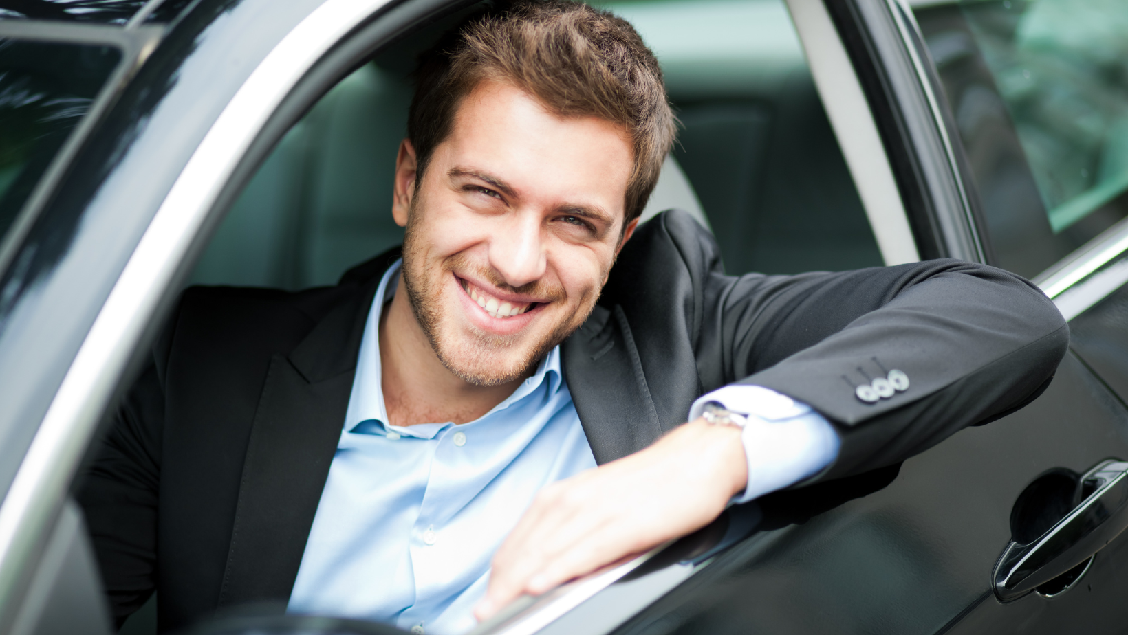 chauffeur vtc enjoué