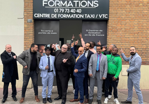 élèves devant l'école as des formations